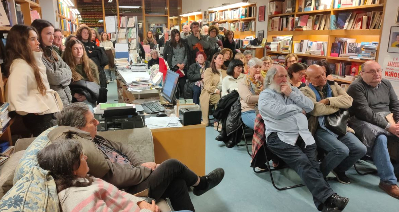 Presentacion del libro Conversaciones en la Librería D`Liibros de Torrelavega