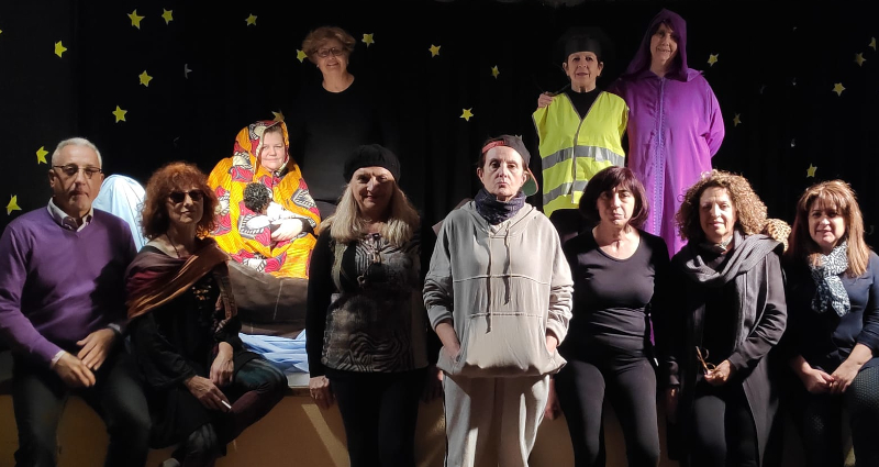 Representación de la obra de teatro "Patera Requiem" en el colegio John Lennon de Fuenlabrada